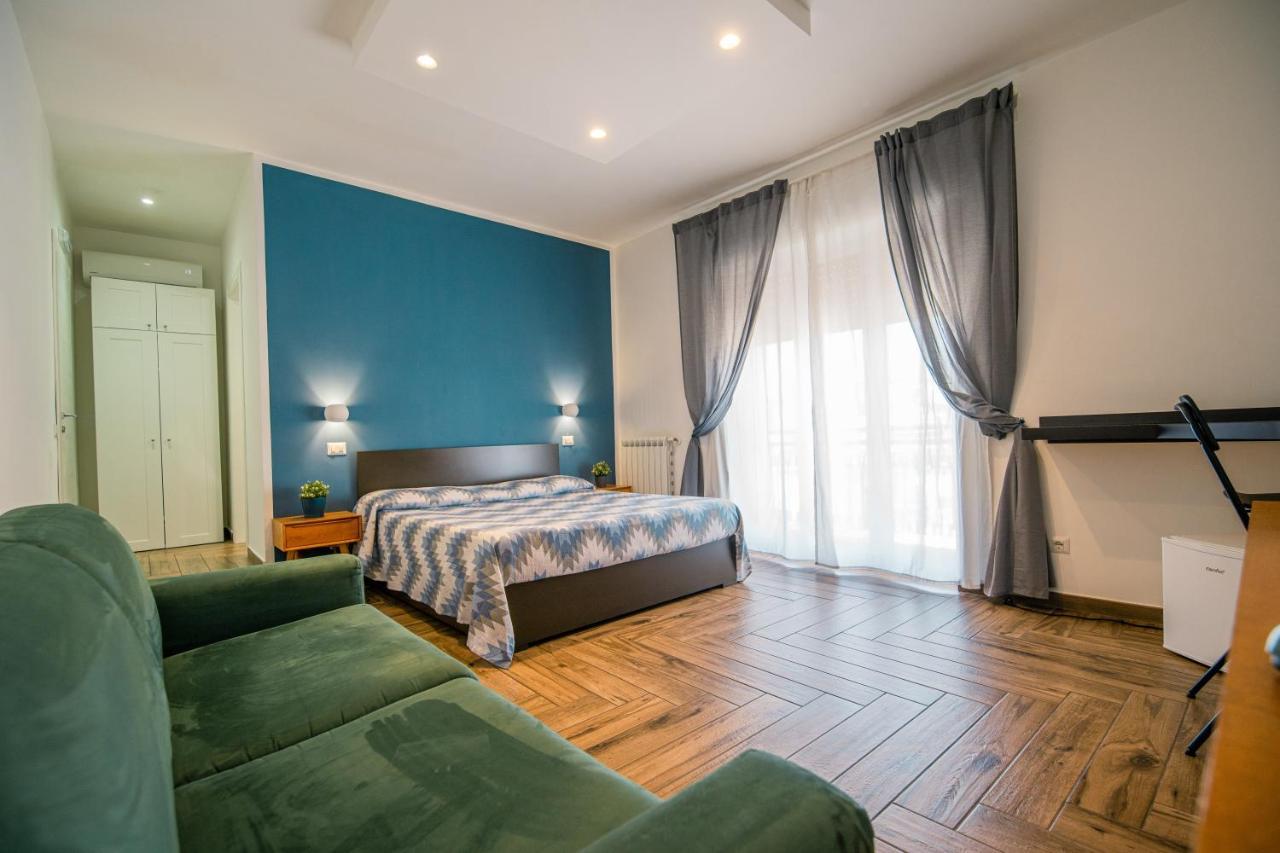 Hub Ferroviario - 12 Posti Letto Per Il Tuo Gruppo A Napoli Con Wifi E Netflix Panzió Kültér fotó