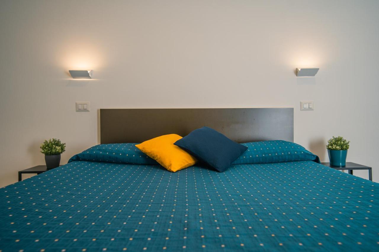 Hub Ferroviario - 12 Posti Letto Per Il Tuo Gruppo A Napoli Con Wifi E Netflix Panzió Kültér fotó