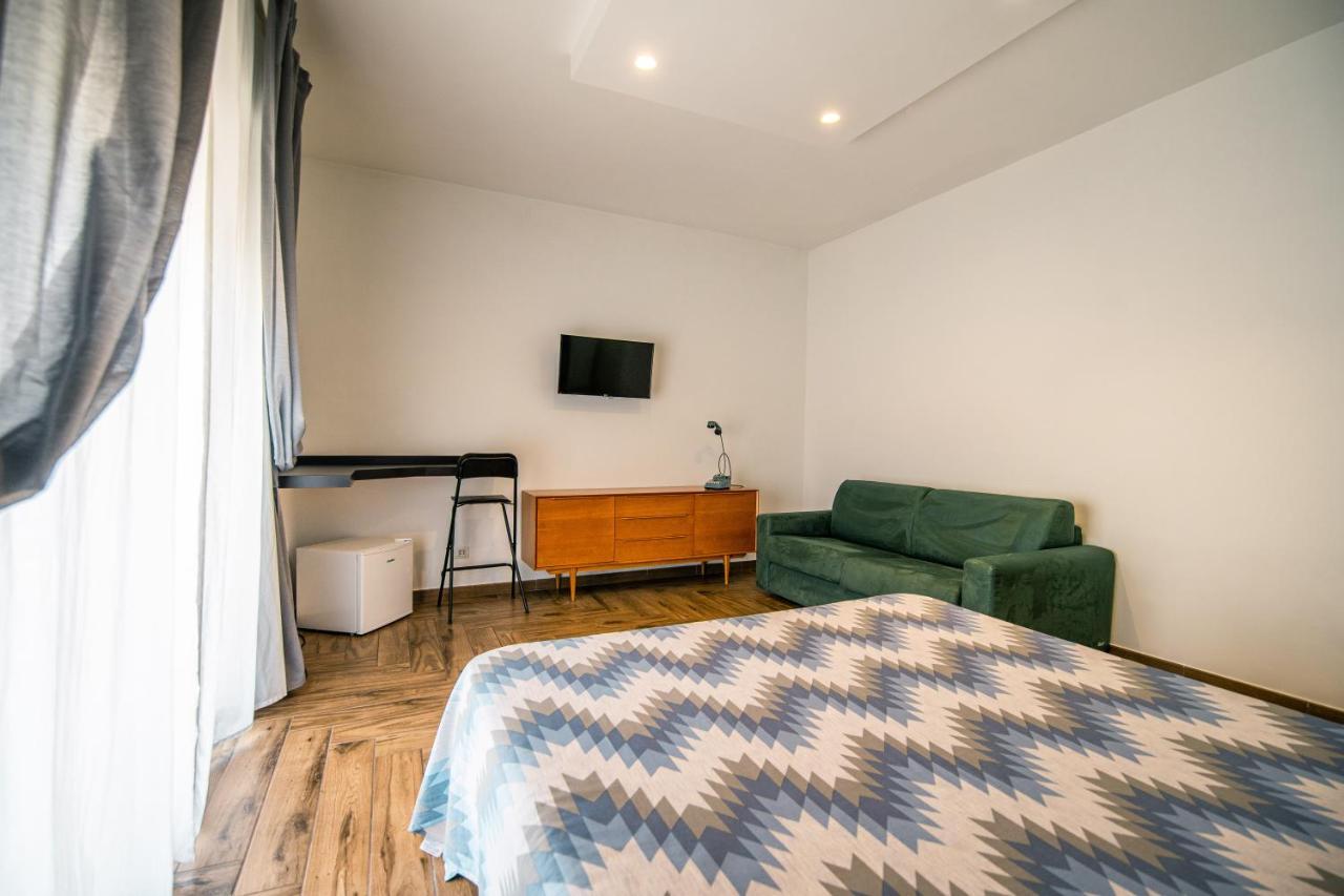 Hub Ferroviario - 12 Posti Letto Per Il Tuo Gruppo A Napoli Con Wifi E Netflix Panzió Kültér fotó