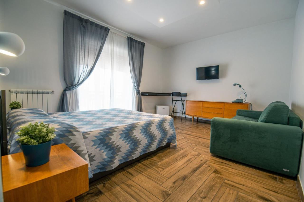 Hub Ferroviario - 12 Posti Letto Per Il Tuo Gruppo A Napoli Con Wifi E Netflix Panzió Kültér fotó
