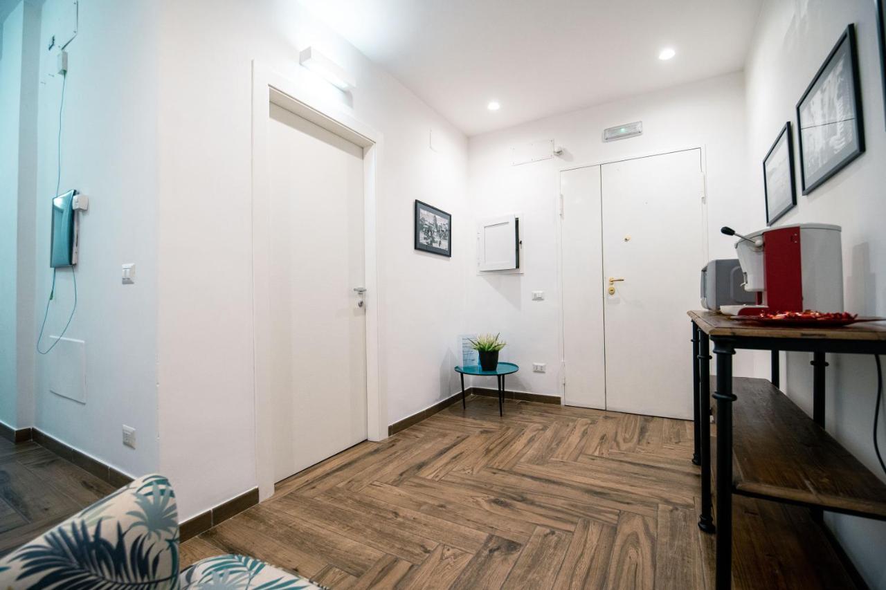 Hub Ferroviario - 12 Posti Letto Per Il Tuo Gruppo A Napoli Con Wifi E Netflix Panzió Kültér fotó